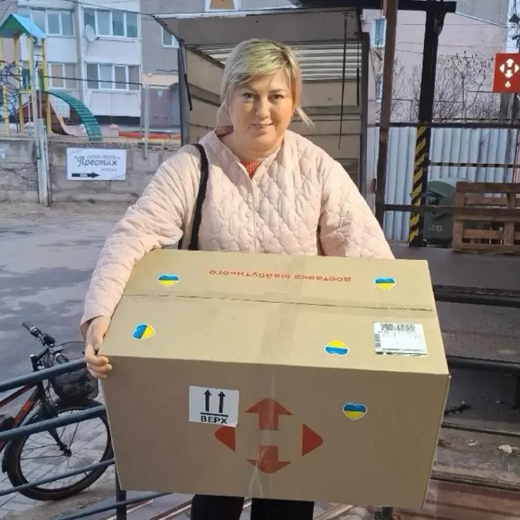 Woman holding a cardboard box.